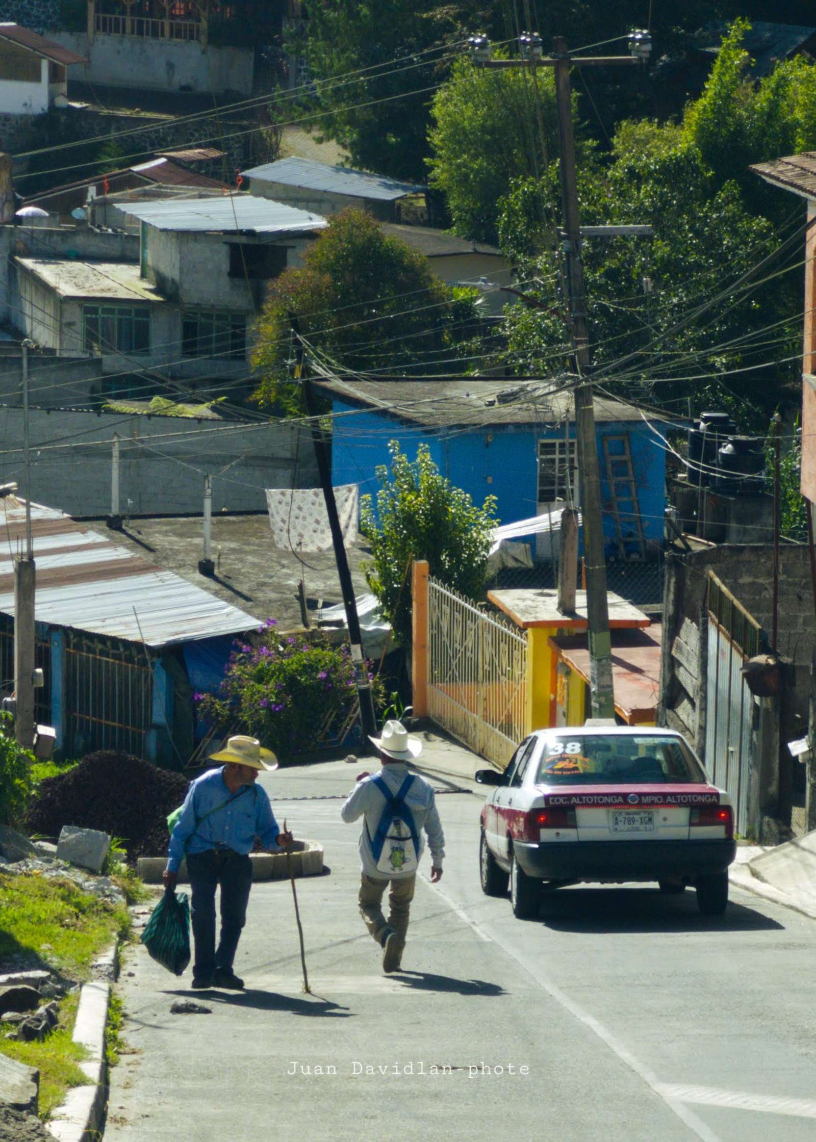 La calzada en tonos verdes - Calles de Altotonga, Veracruz