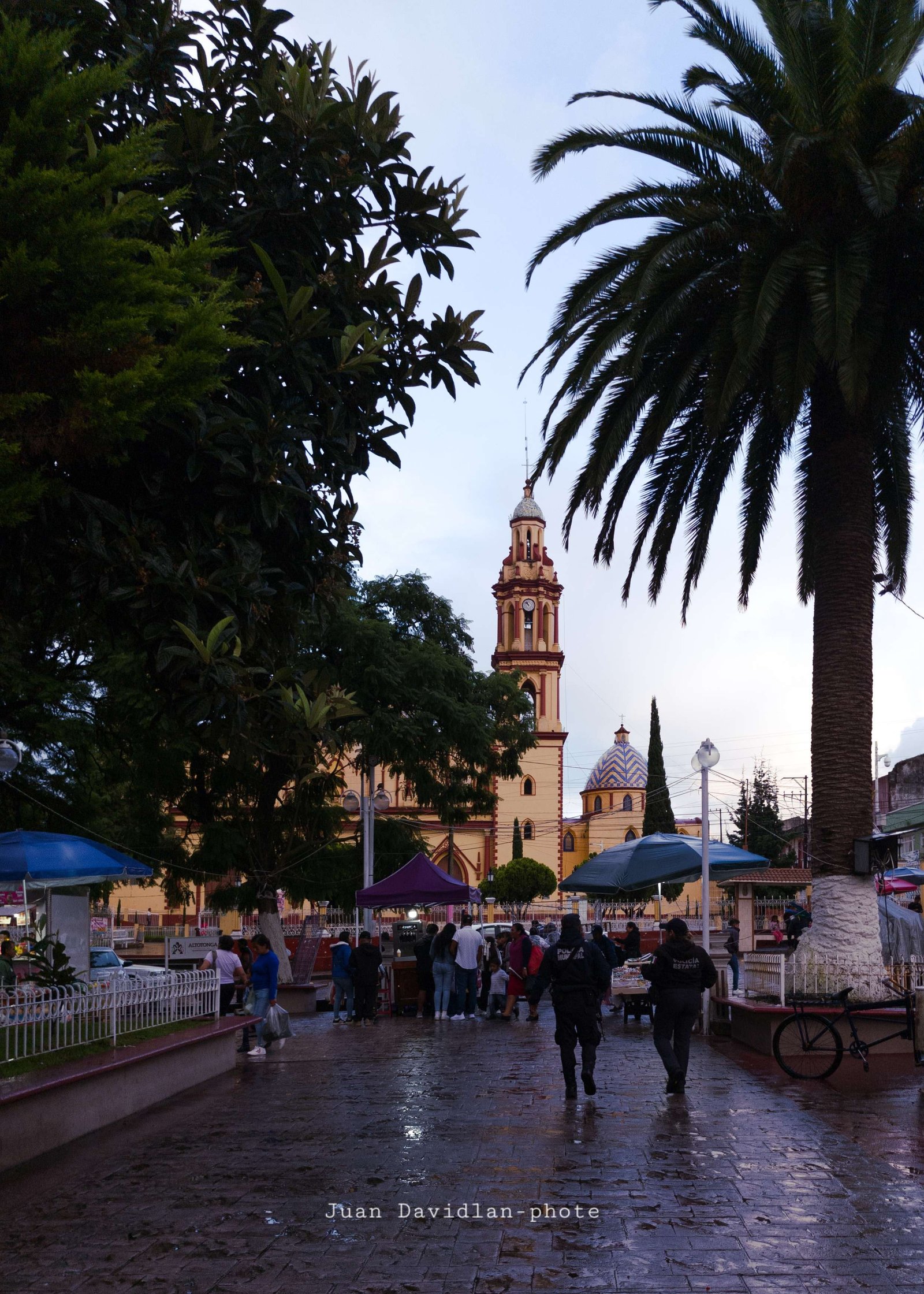 Lluvia en el parque - Calles de Altotonga, Veracruz
